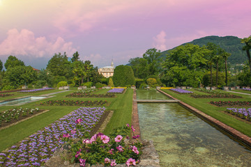 Splendido giardino botanico di Villa Taranto al tramonto