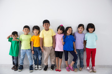 Obraz premium little kid boy and girl best friend
