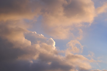 Fototapeta na wymiar Beautiful clouds in the peaceful sky.