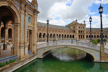 Obraz premium Seville, Spain - May 25, 2018: Plaza de España in Seville.