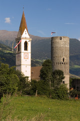 Türme der Pfarrkirche und der Föhlichsburg in Malsch