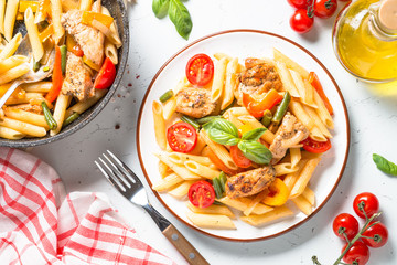 Pasta penne with chiken and vegetables.
