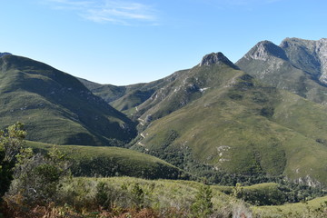 Fototapeta na wymiar Mountainous landscape on the way to Wilderness in South Africa