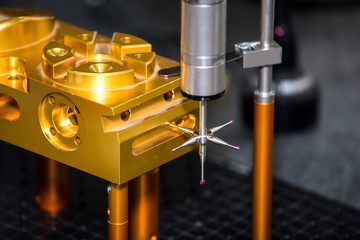Gear measuring machine for the fast and efficient analysis of small gears