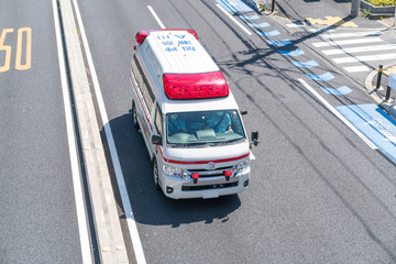 救急車 © naka