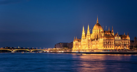 Fototapeta na wymiar Famous Budapest Parliament at night