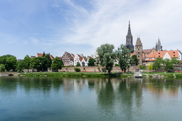 Fototapeta na wymiar Ulm Stadtpanorama Panorama mit Münster Dom