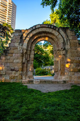 Fototapeta na wymiar Arco iglesia de san isidro en el parque del retiro
