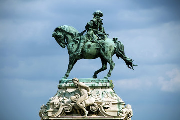 Obraz premium Prince Eugene of Savoy statue in Budapest, Hungary