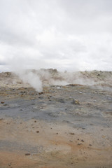 Fototapeta na wymiar Fumarolen-Landschaft im Geothermalgebiet Námaskarð – Hverir / Nord-Island 