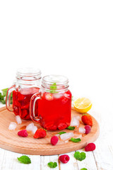 Fototapeta na wymiar strawberry lemonade 