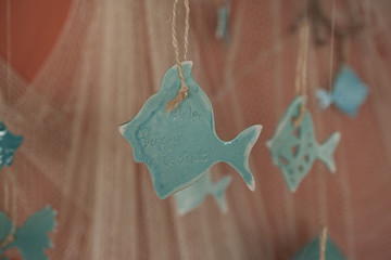 Pesci fatti in ceramica