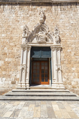 Fototapeta na wymiar Amazing carved entryway of a door in Dubrovnik, Croatia.