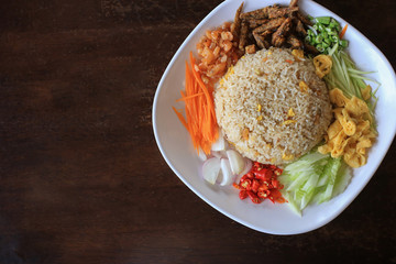 Top view Food is in a plate of white rice placed on an old wooden table