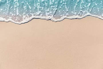 Foto auf Leinwand Schließen Sie herauf weiche Welle den sandigen Strand, Sommerhintergrund. © oatawa