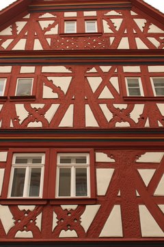 Typisch fr&auml;nkisches Fachwerk (Marktheidenfeld, Markt 22)