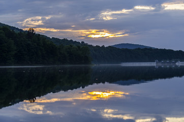 zachód słońca nad jeziorem  © wedrownik52