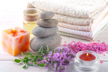 Obraz na płótnie Canvas SPA accessories for massage in a composition on a light background