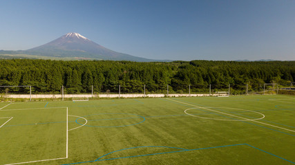 [空撮写真]富士山の見えるサッカー場 © littleblend