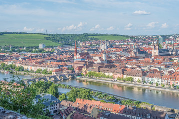 Fototapeta na wymiar Würzburg, Main und historische Altstadt