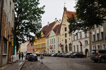 Obraz premium old streets, houses and roofs of the Old Town in Tallinn