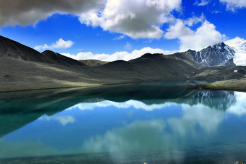 Obraz na płótnie Canvas Gurudongmar Lake, North Sikkim, India. Gurudongmar Lake is one of the highest lakes in the world and in India, located at an altitude of 17,800 ft, in the Indian state of Sikkim.
