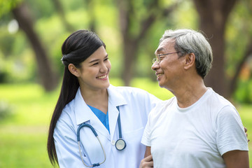 Fototapeta premium The doctor smiled happily. When the patient is healthy.Healthcare and professionalism concept.