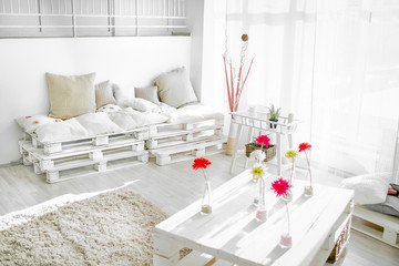 pallet interior home - white and bright sunny room