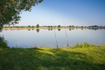 Wędkowanie w jeziorze © Mariusz Stoszewski