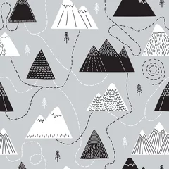 Fotobehang Bergen Schattig hand getekend naadloos patroon met bomen en bergen. Creatieve Scandinavische bosachtergrond. Woud. Stijlvolle schets