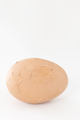 Fototapeta na wymiar ひび割れた茹で卵