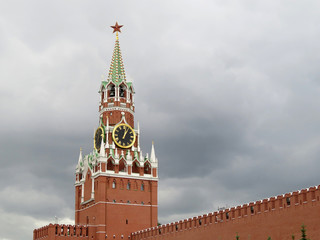 Fototapeta premium Spasskaya tower of the Moscow Kremlin on the background of a dramatic storm sky. Symbol of Russian power, tourist landmark on Red square