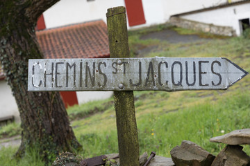 Arrow pointing to Santiago de Compostela, French Camino