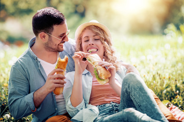Fototapeta premium Couple on picnic