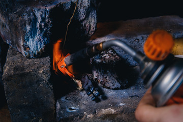 Smith jeweler manufactures mending and manufacture of tattoo machines, made of steel.