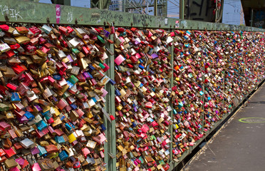 Liebesschlösser an der Hohenzollernbrücke in Köln