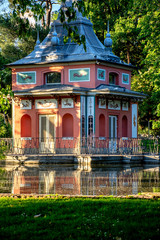 Fototapeta premium Casita del pescador en el parque del retiro de madrid