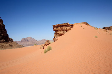 Fototapeta na wymiar Les dunes du Wadi Rum - Jordanie