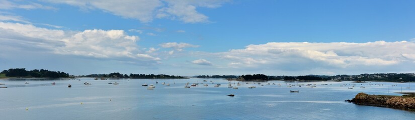 Marée basse à Port-Blanc à Penvénan en Bretagne