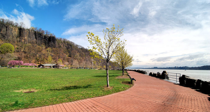 Hudson Walk / View from the Fort Lee Hudson State Park along the Hudson River near Fort Lee, New York