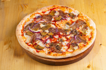 Pizza with beef
