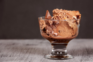 шоколадный десерт, мороженое, лето