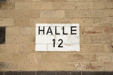 Fototapeta na wymiar Mauer Halle 12