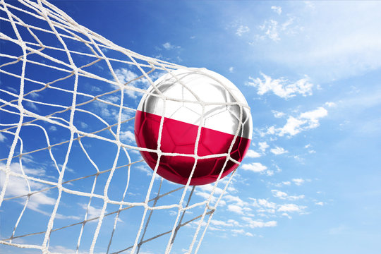 Fussball mit polnischer Flagge