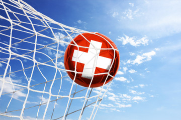 Fussball mit schweizerischer Flagge