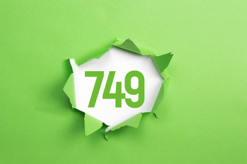 gruene Nummer 749 auf gruenem Papier