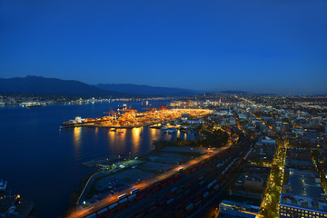 Obraz premium Port of Vancouver district at night, photo taken from the Harbour Centre tower in Vancouver, British Columbia, Canada.