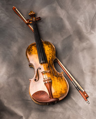 Fototapeta na wymiar Violin on gray background
