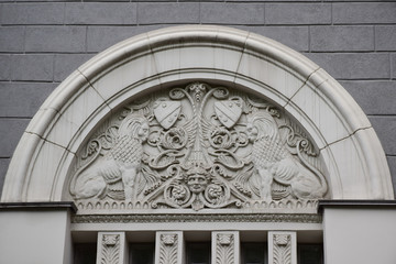Obraz premium The relief above the entrance to the apartment building serves as one of the elements of the decor. The building was built in 1914, the architect Peter Antipov. Russia, Moscow, May 2018.