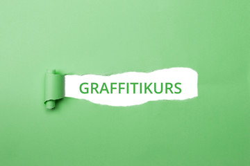 Graffitikurs grüner Schriftzug